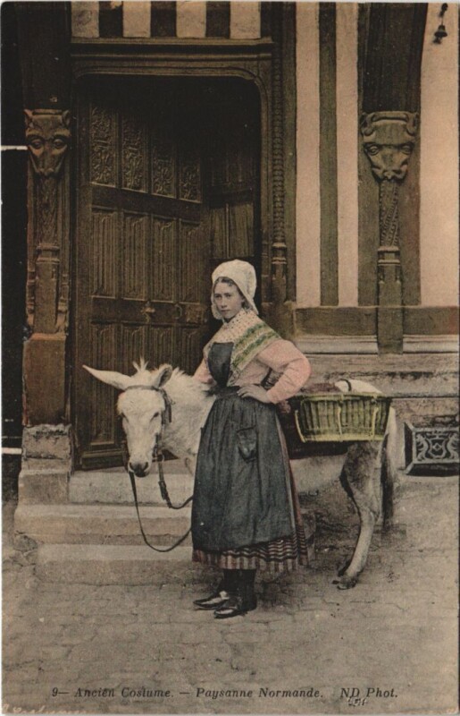 Carte postale ancienne Paysanne Normande