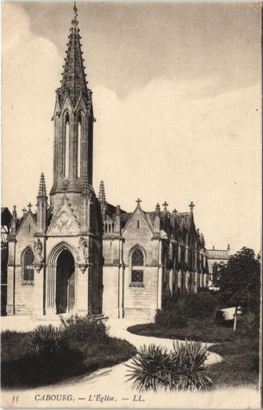 Carte postale ancienne Cabourg L'Eglise à Cabourg