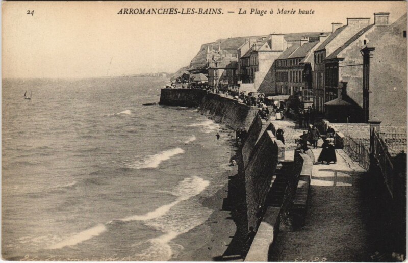 Carte postale ancienne Arromanches-les-Bains La Plage a Maree Haute à Arromanches-les-Bains