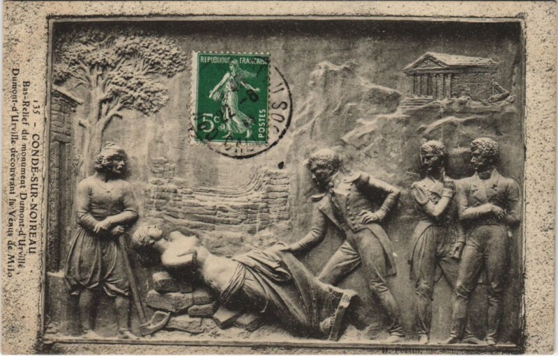 Carte postale ancienne Conde-sur-Noireau Bas-Relief du Monument Dumont-d'Urville à Urville
