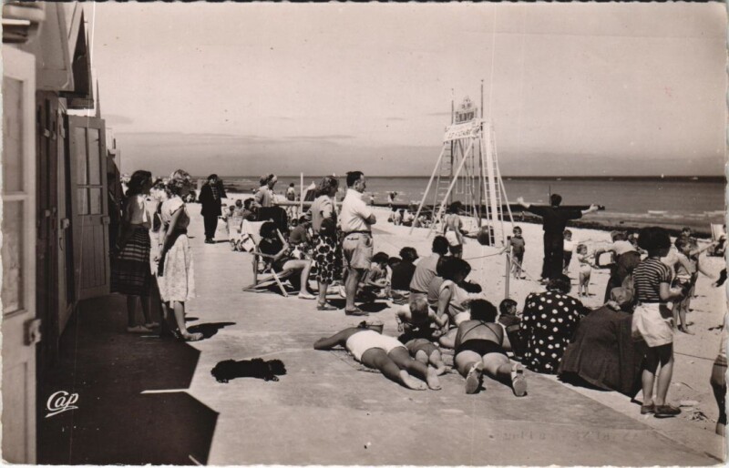 Carte postale ancienne Langrune-sur-Mer La Plage à Langrune-sur-Mer