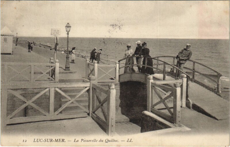 Carte postale ancienne Luc-sur-Mer La Passerelle du Quilhoc à Luc-sur-Mer