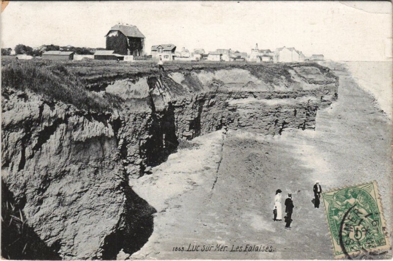 Carte postale ancienne Luc-sur-Mer Les Falaises à Falaise