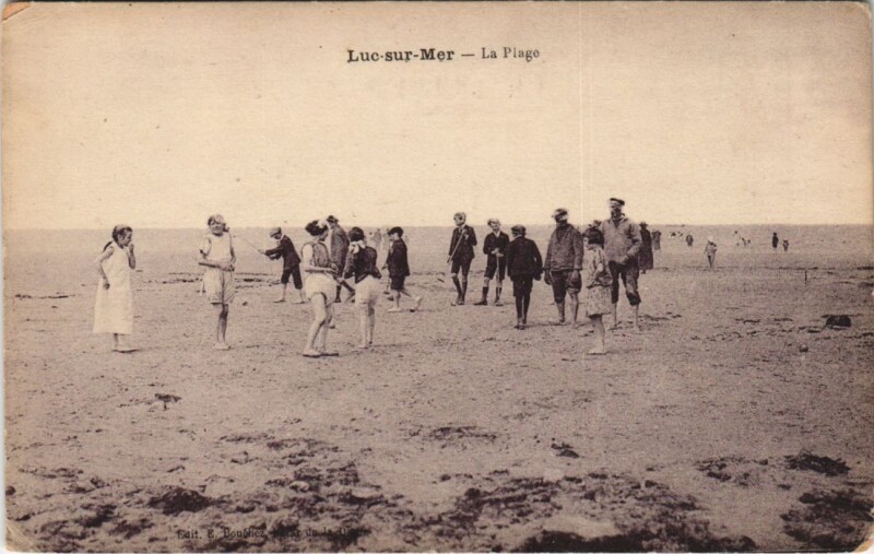 Carte postale ancienne Luc-sur-Mer La Plage à Luc-sur-Mer