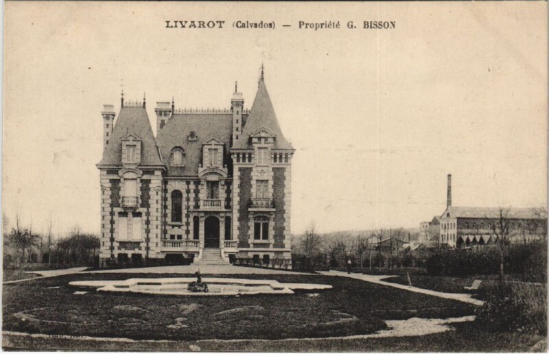 Carte postale ancienne Livarot Chateau - Propriete G. Bisson