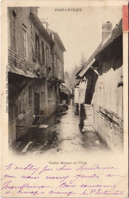Carte postale ancienne Pont-l'Eveque Vieilles Maisons sur l'Yvie à Maisons