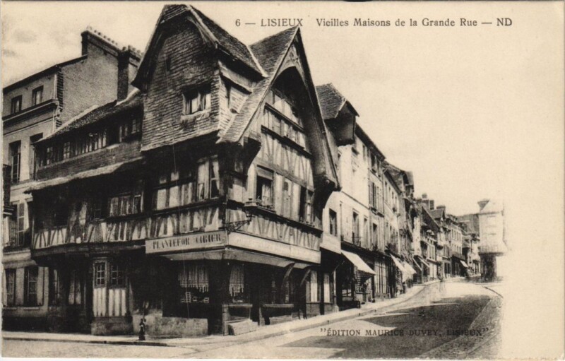 Carte postale ancienne Lisieux Vieilles Maisons de la Grande Rue à Lisieux