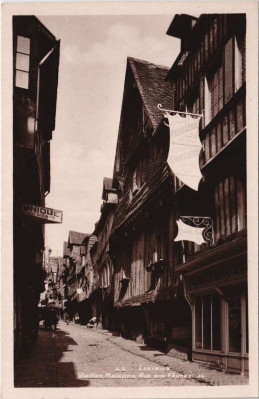 Carte postale ancienne Lisieux Vieilles Maisons - Rue aux Fevres à Lisieux