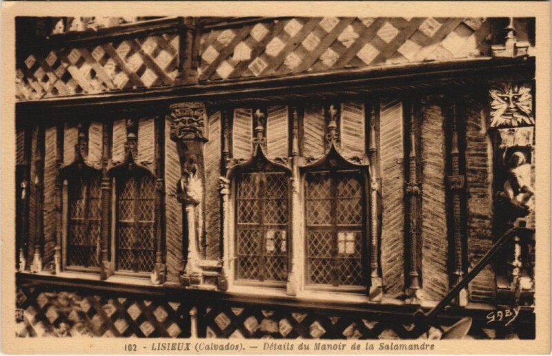 Carte postale ancienne Lisieux Details du Manoir de la Salamandre à Lisieux