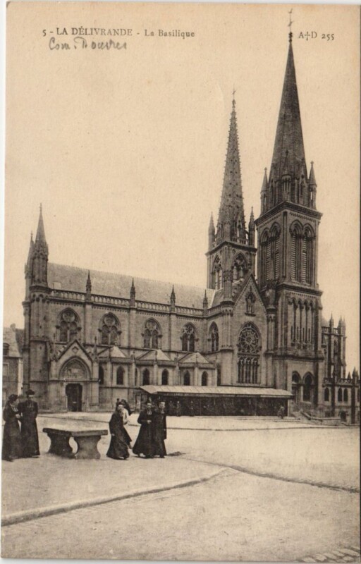 Carte postale ancienne La Delivrande La Basilique