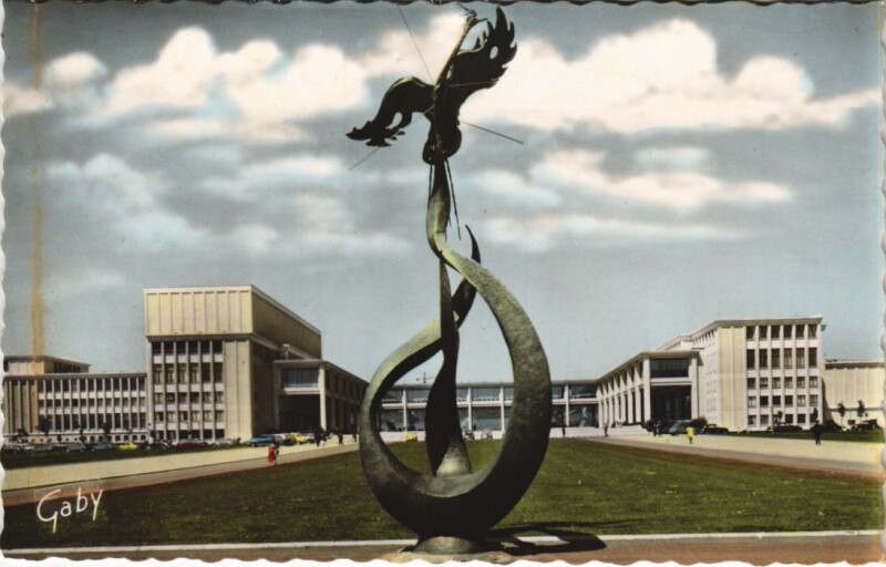 Carte postale ancienne Caen L'Universite et la Statue Le Phenix