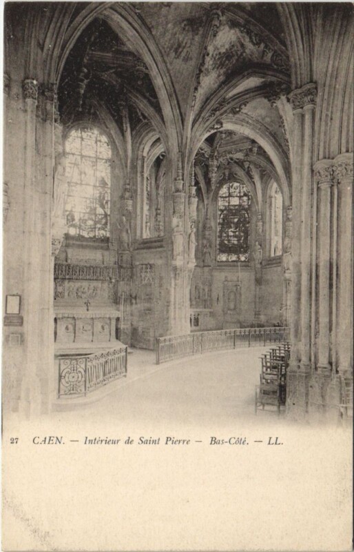 Carte postale ancienne Caen Interieur de Saint-Pierre - Bas-Cote