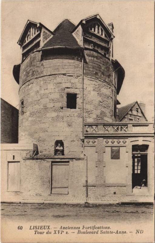 Carte postale ancienne Lisieux Anciennes Fortifications - Tour - Boulevard Sainte-Anne à Lisieux