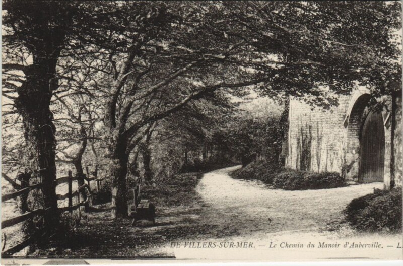 Carte postale ancienne Villers-sur-Mer Le Chemin du Manoir d'Auberville à Auberville