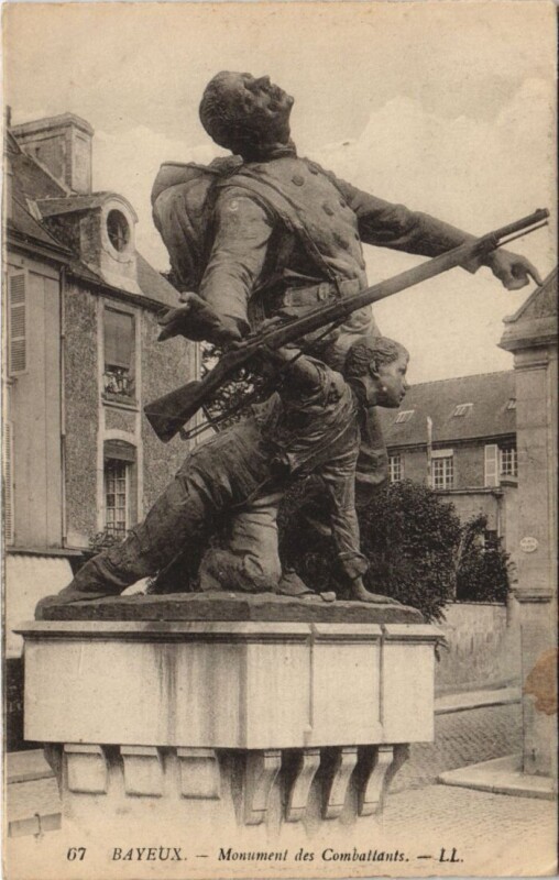 Carte postale ancienne Bayeux Monument des Combattants à Bayeux