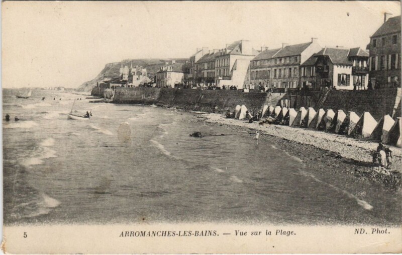 Carte postale ancienne Arromanches Vue sur la Plage