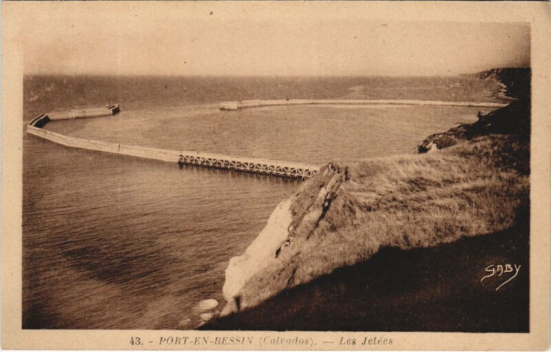 Carte postale ancienne Port-en-Bessin Les Jetees