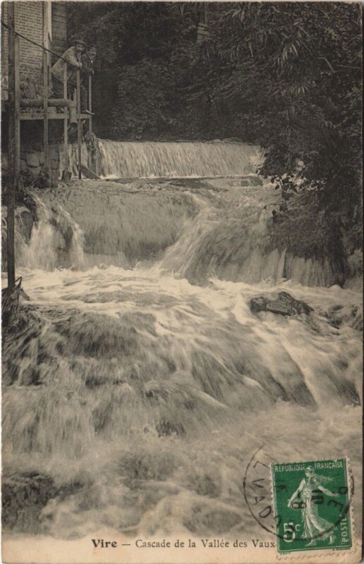 Carte postale ancienne Vire Cascade de la Vallee des Vaux