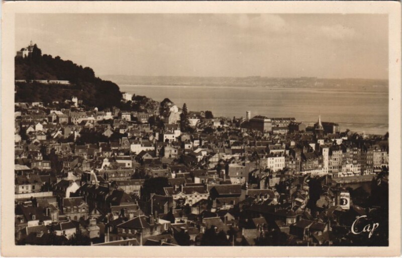 Carte postale ancienne Honfleur Panorama vers Honfleur et Le Havre à Honfleur