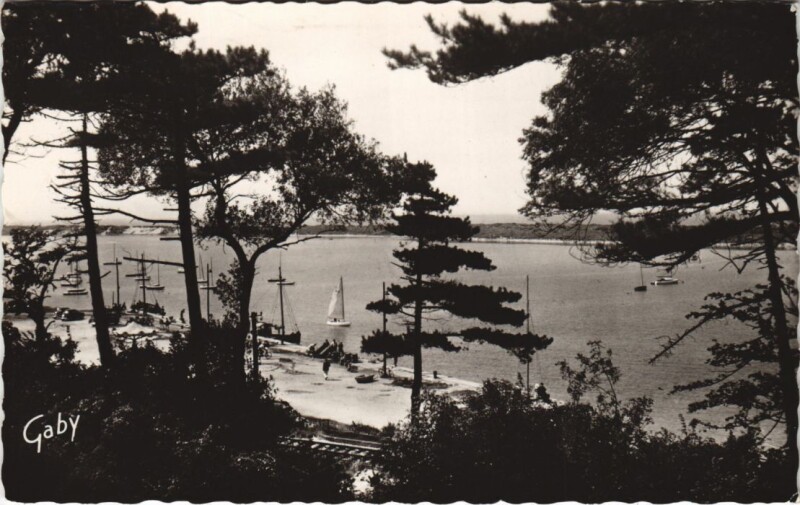 Carte postale ancienne Houlgate Echappee sur le Port à Houlgate