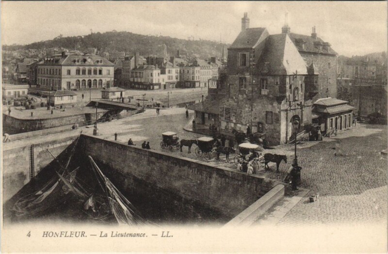 Carte postale ancienne Honfleur La Lieutenance à Honfleur