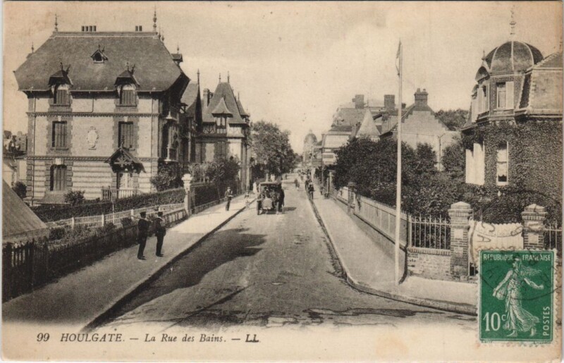 Carte postale ancienne Houlgate La Rue des Bains à Houlgate