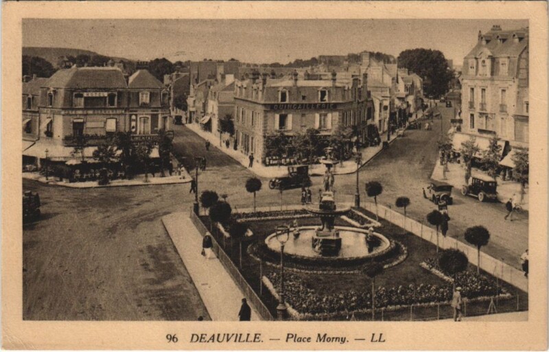 Carte postale ancienne Deauville Place Morny à Deauville