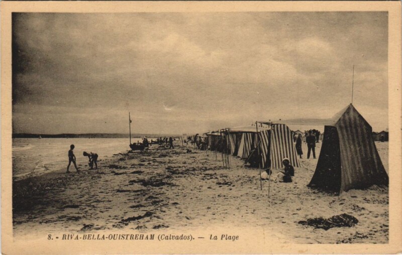 Carte postale ancienne Ouistreham Riva-Bella - La Plage à Ouistreham
