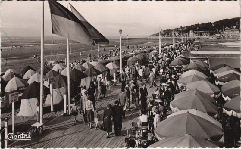 Carte postale ancienne Deauville Le Bar du Soleil à Deauville