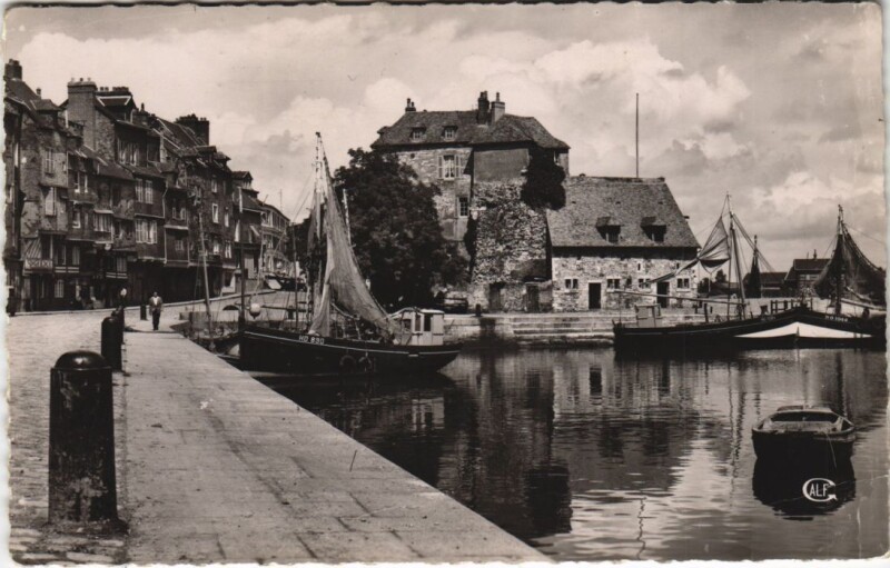 Carte postale ancienne Honfleur Vieux Bassin à Honfleur