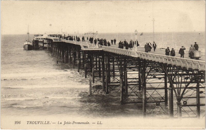 Carte postale ancienne Trouville-sur-Mer La Jetee-Promenade à Trouville-sur-Mer