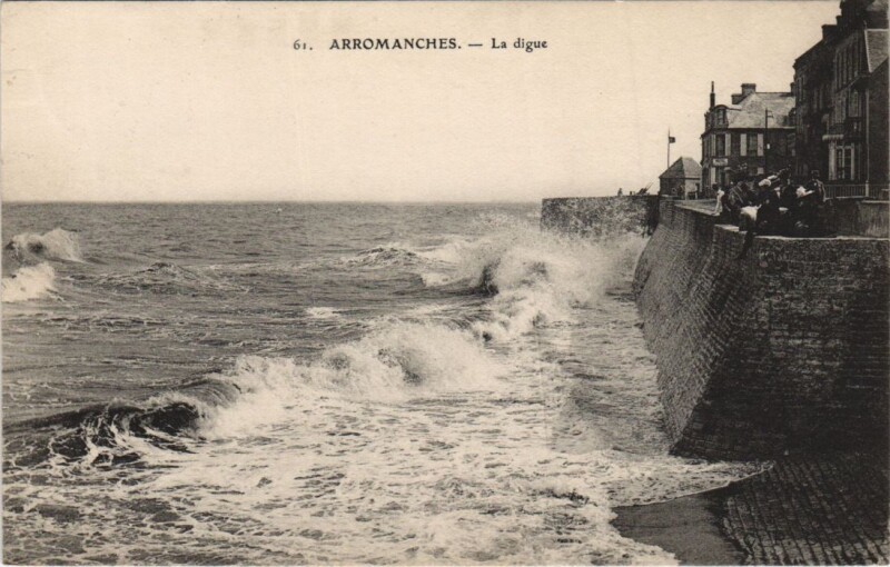 Carte postale ancienne Arromanches La Digue