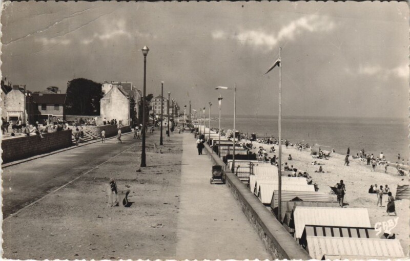 Carte postale ancienne Langrune-sur-Mer La Digue à Langrune-sur-Mer