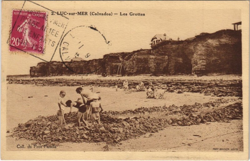 Carte postale ancienne Luc-sur-Mer Les Grottes à Luc-sur-Mer