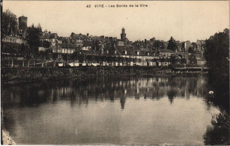 Carte postale ancienne Vire Les Bords de la Vire
