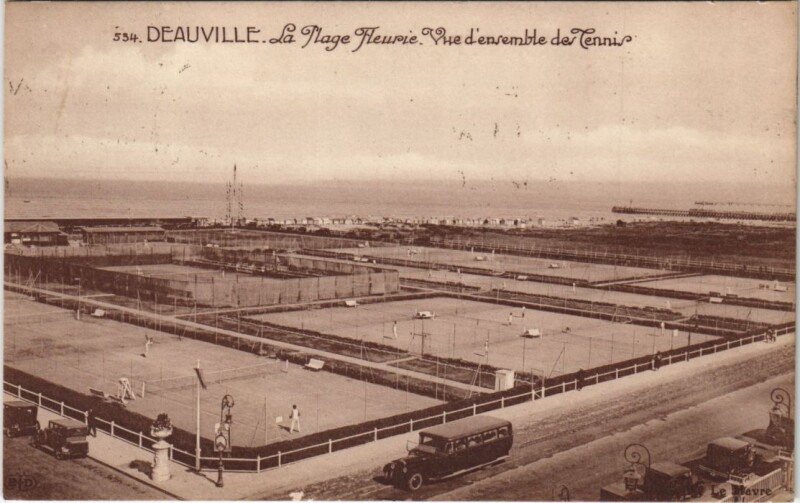 Carte postale ancienne Deauville Vue d'Ensemble des Tennis à Deauville