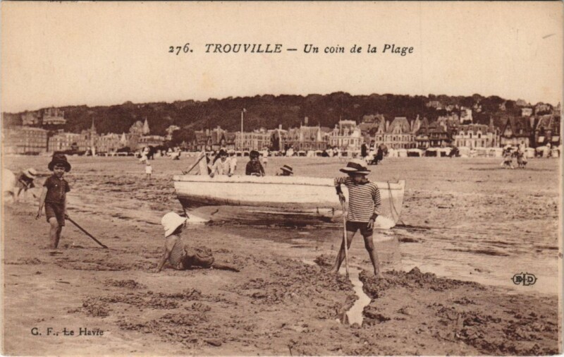 Carte postale ancienne Trouville-sur-Mer Un Coin de la Plage à Trouville-sur-Mer