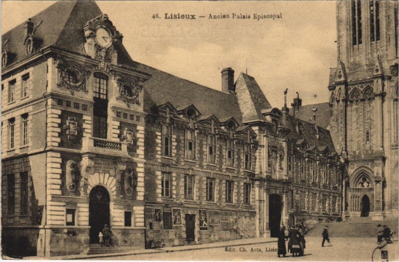 Carte postale ancienne Lisieux Ancien Palais Episcopal à Lisieux