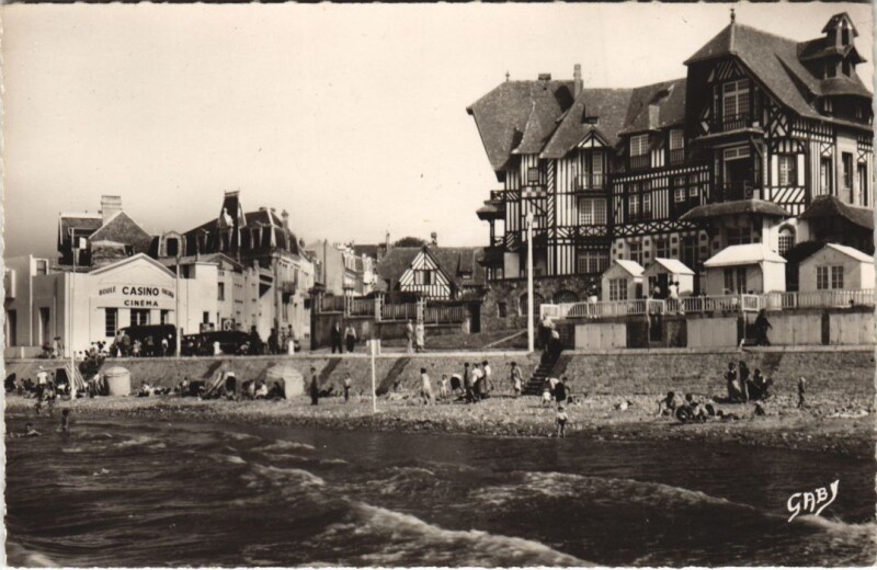 Carte postale ancienne Villers-sur-Mer Villa Castellamarc et le Casino à Villers-sur-Mer