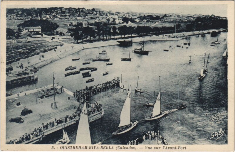 Carte postale ancienne Ouistreham Riva-Bella - Vue sur l'Avant-Port à Ouistreham