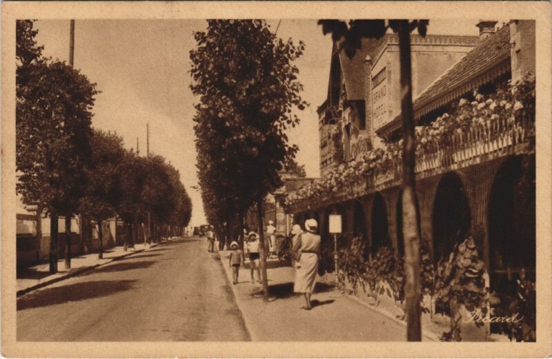 Carte postale ancienne Riva-Bella L'Avenue de la Mer