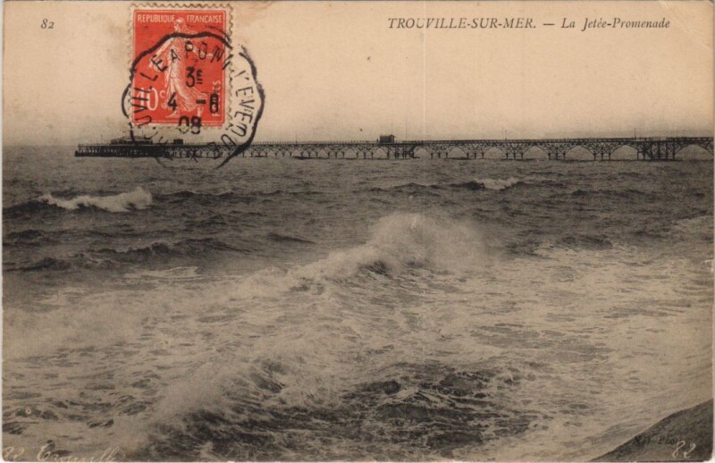 Carte postale ancienne Trouville-sur-Mer La Jetee-Promenade à Trouville-sur-Mer