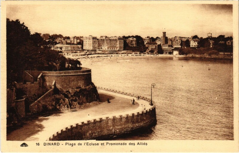 Carte postale ancienne Dinard Plage de l'Ecluse et Promenade des Allies à Dinard
