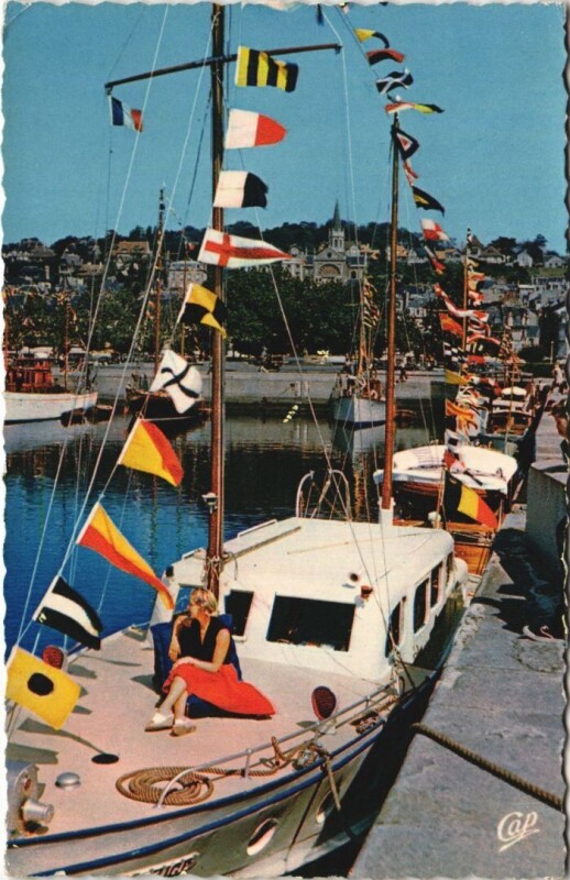 Carte postale ancienne Trouville-sur-Mer Deauville - Le Bassin des Yachts à Deauville