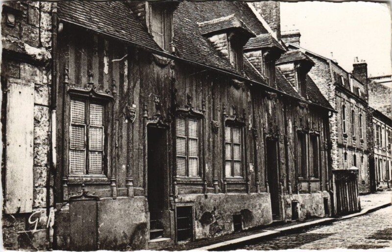 Carte postale ancienne Lisieux Vieille Maison Rue du Docteur Lesigne à Lisieux