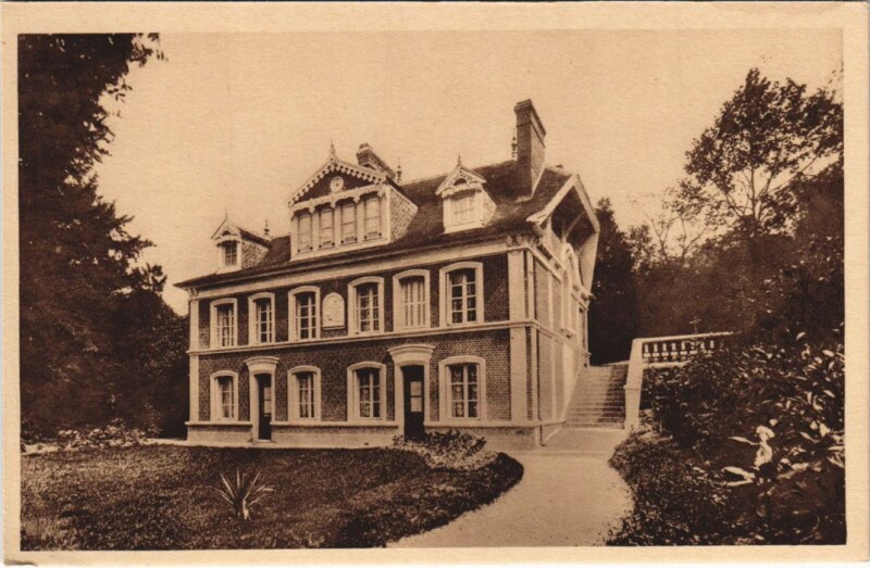 Carte postale ancienne Lisieux Les Buissonnets - Facade et Terrasse à Lisieux