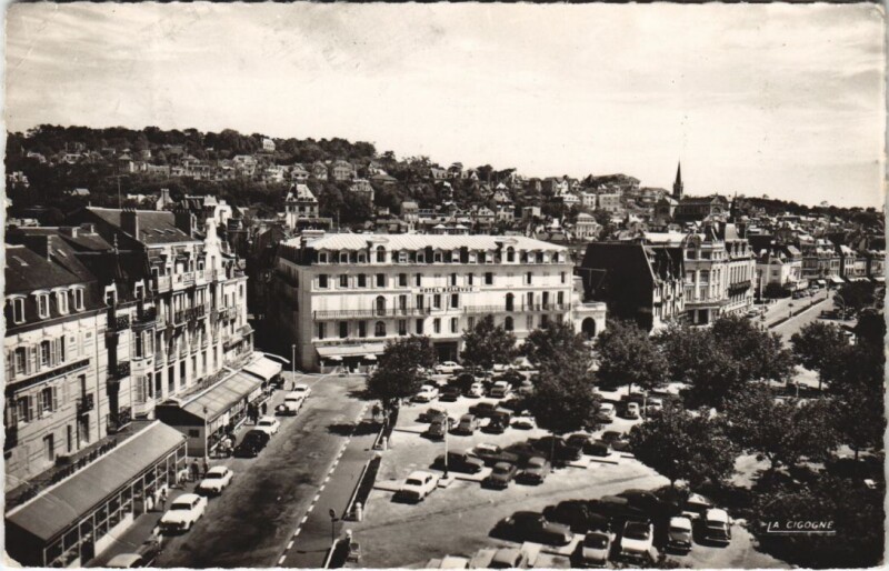 Carte postale ancienne Trouville-sur-Mer Les Hotels à Trouville-sur-Mer