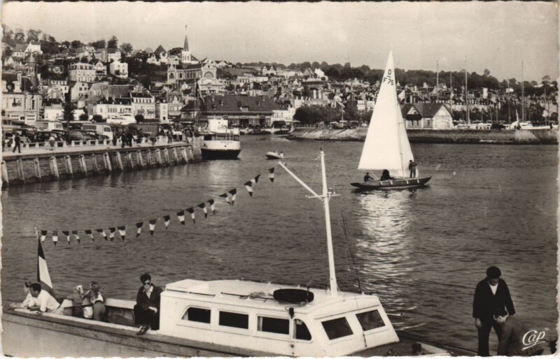 Carte postale ancienne Deauville Trouville-sur-Mer - L'Entree du Port à Deauville