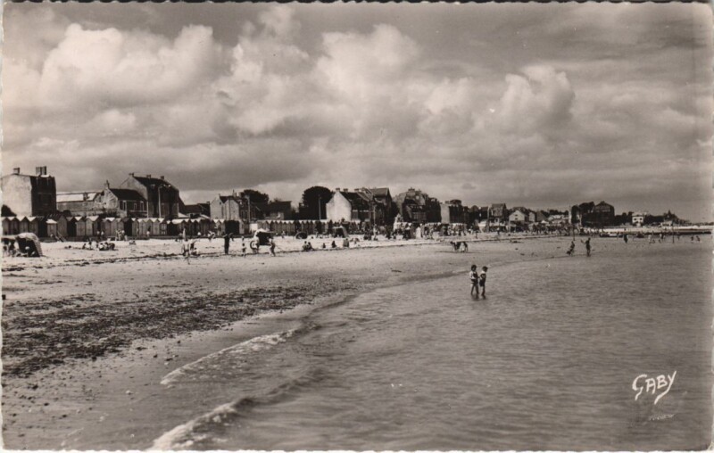 Carte postale ancienne Langrune-sur-Mer La Plage a Maree Haute à Langrune-sur-Mer