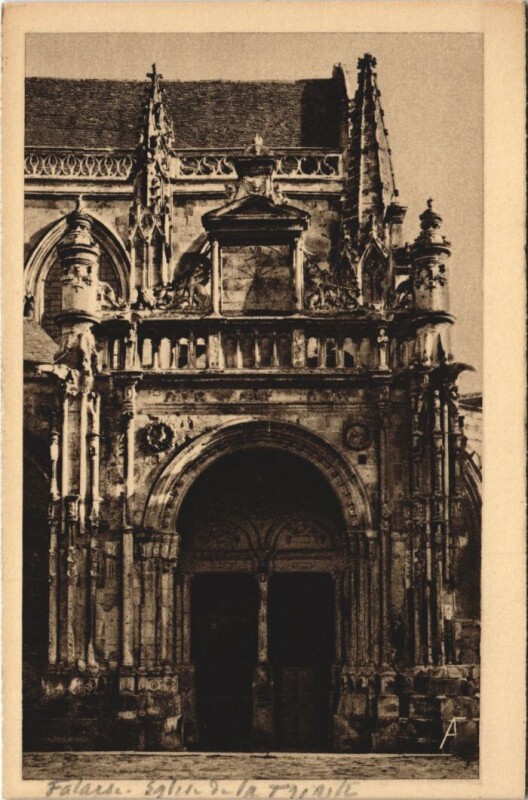 Carte postale ancienne Falaise Portail de l'Eglise de la Trinite à Falaise